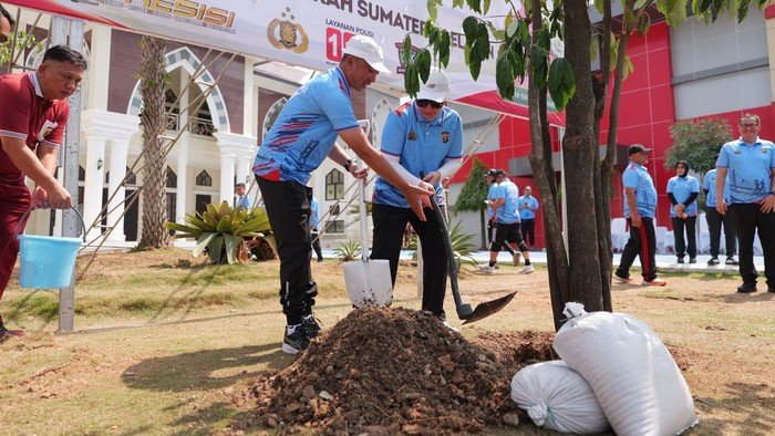 Kapolda Sumsel Pimpin Penanaman Pohon Dukung Pelestarian Lingkungan
